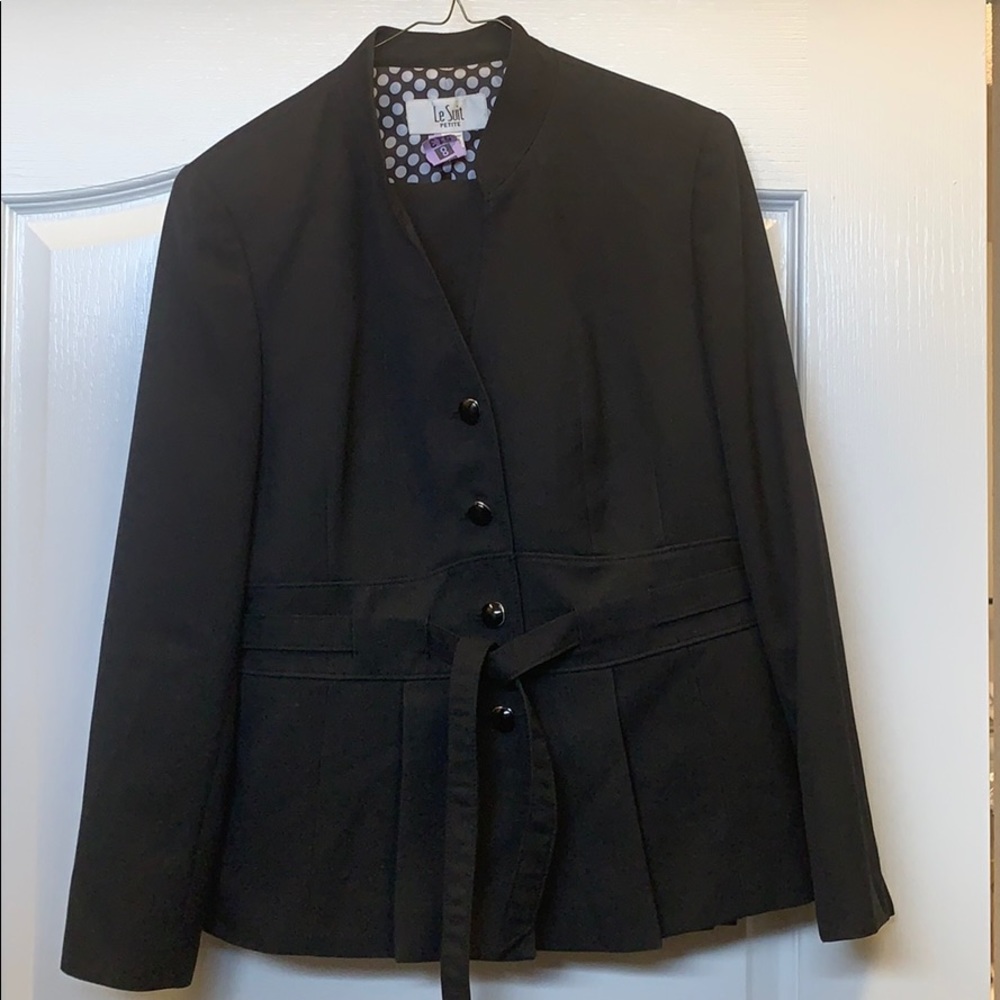 EUC Woman’s Le Suit 12P